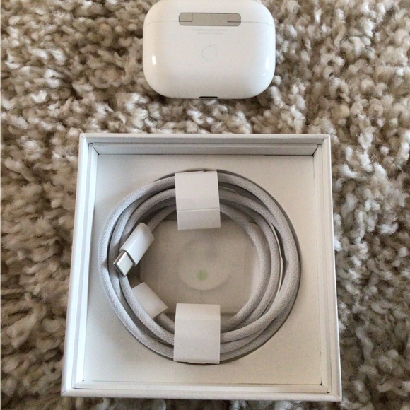 Apple AirPods Pro (2nd Gen) - Picture 8 of 11